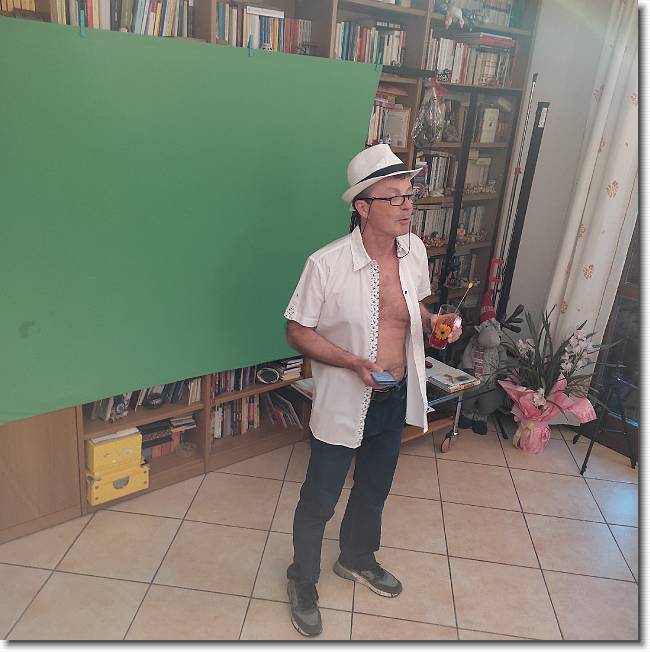 Clicca per scorrere le foto originali ingrandite